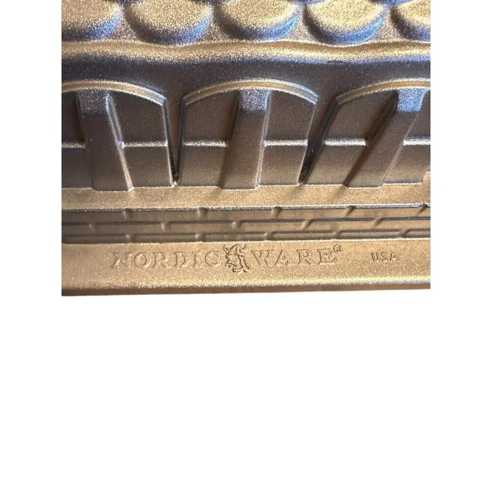 Nordic Ware Gingerbread House Cake Pan Bundt Mold Christmas Baking Holidays